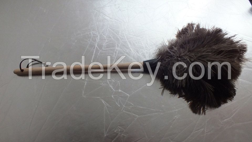 cleaning medium wooden handle feather duster