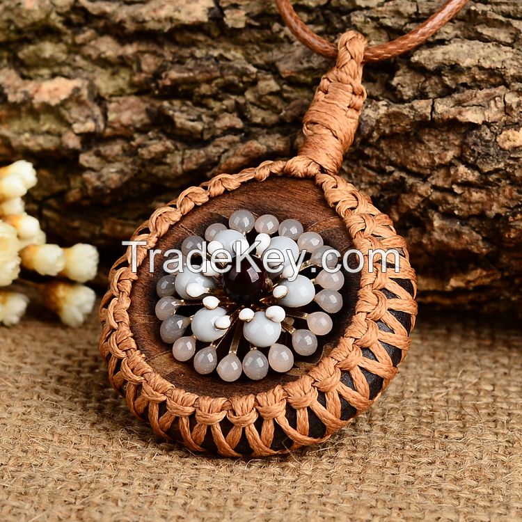 2016 European fashion wooden buckle Flower Pendant Necklace