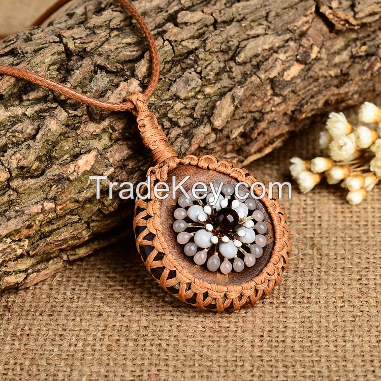 2016 European fashion wooden buckle Flower Pendant Necklace