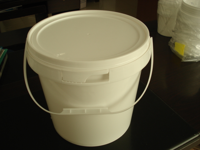 10litre plastic buckets
