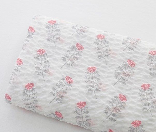 Printed polyester shirsaker fabric - breeze