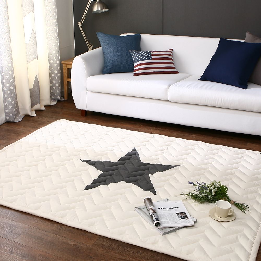 100% cotton rug with black star