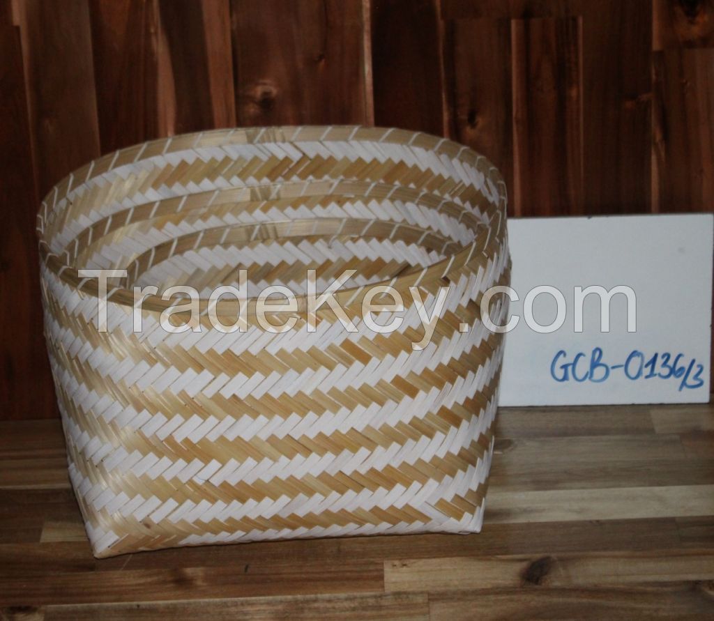 Bamboo basket with color liner