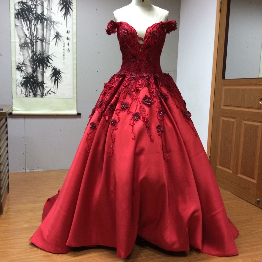 Custom-made top quality appliques flowers puffy gown