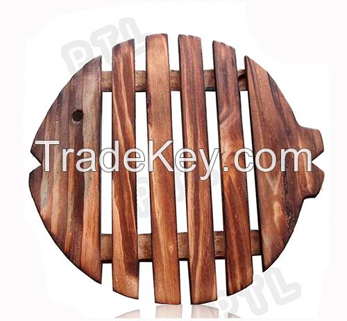 fish-shaped wooden cutting board with gap 