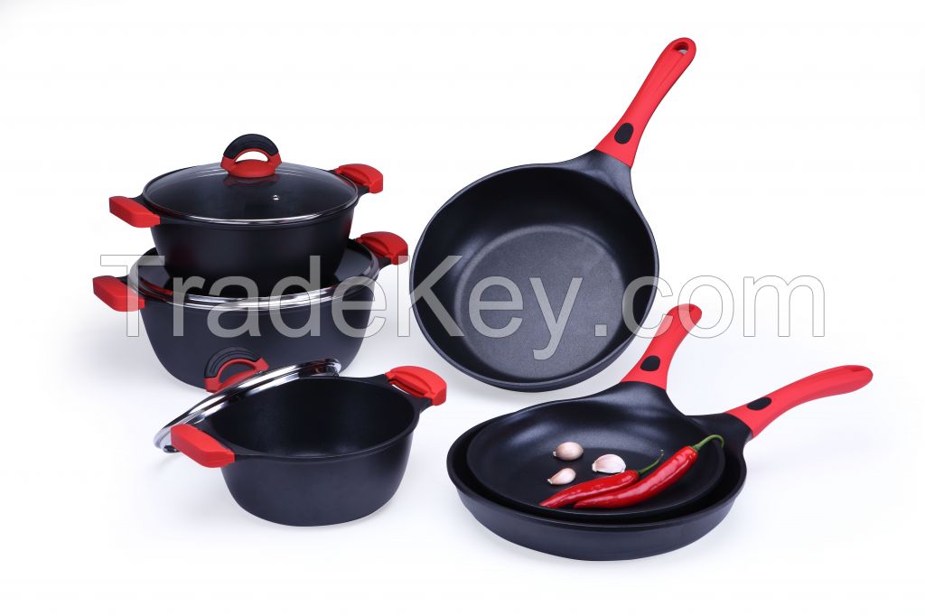 Die-cast aluminum cookware set