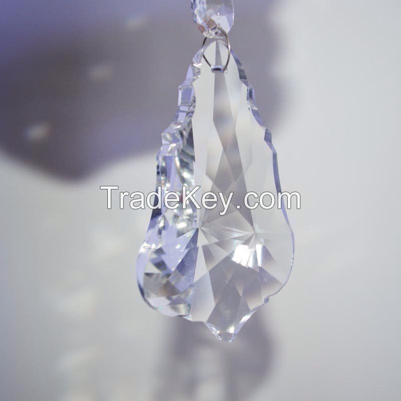 Crystal pendant with internal Christmas tree pattern