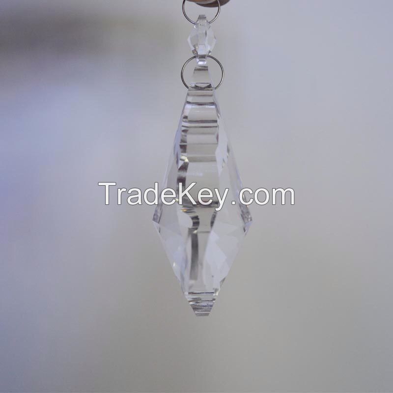 Crystal pendant with internal Christmas tree pattern