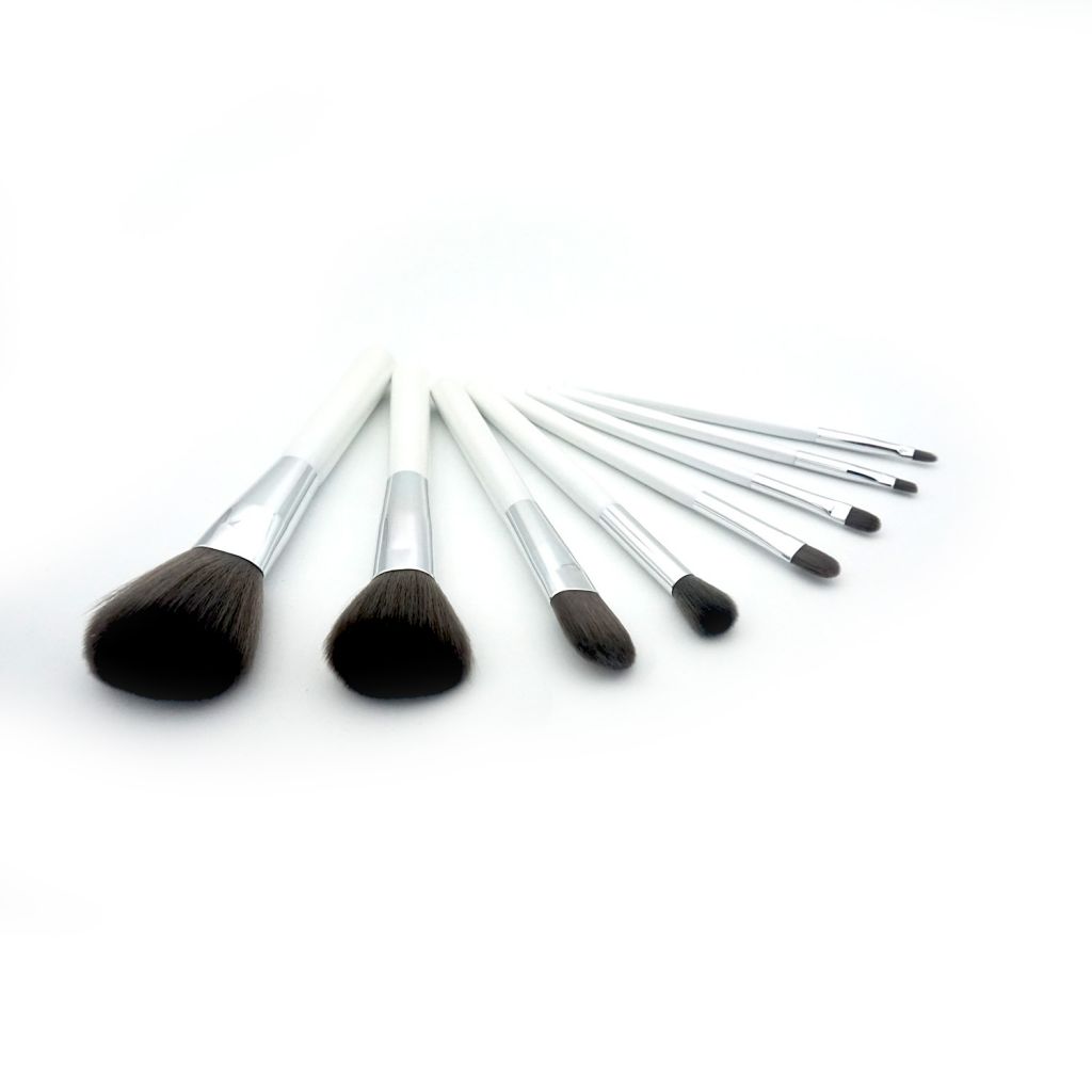 Psyche(TM) 8 Piece Versatile Brush Set Basic Collection Of Brush Essentials For Face, Eyes, And Lips