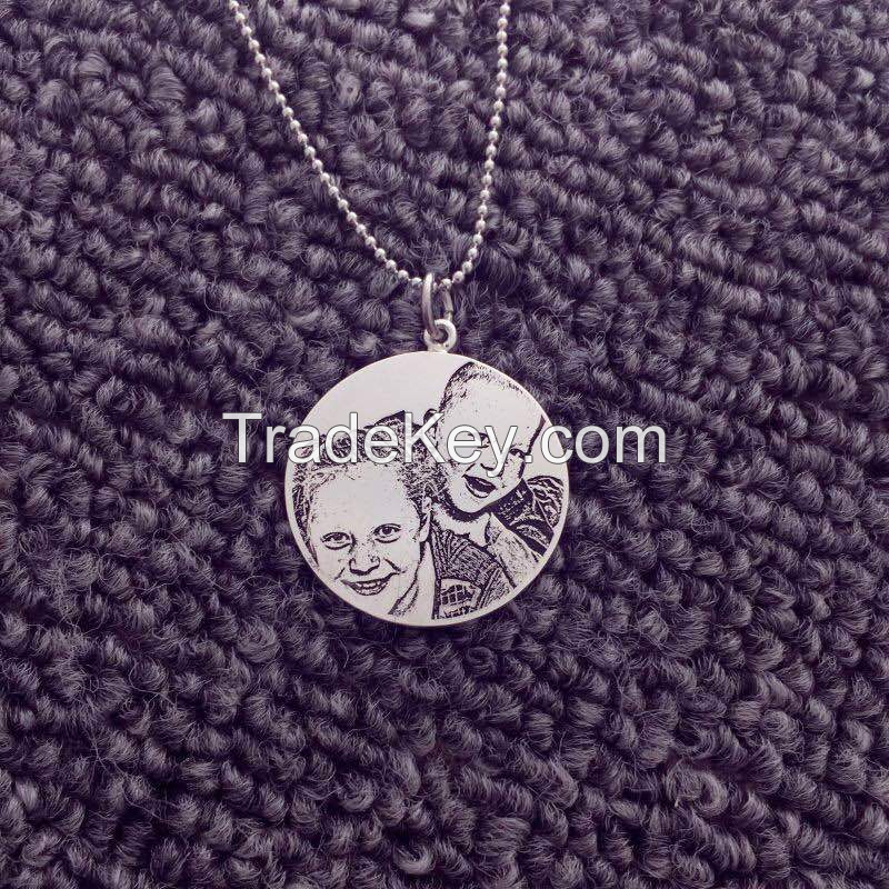 An Awsome Personalized Custom Photo Engrave Silver necklace gift!!!!!
