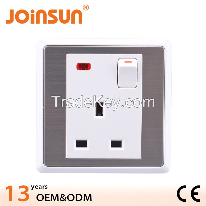 UK socket with switch best design