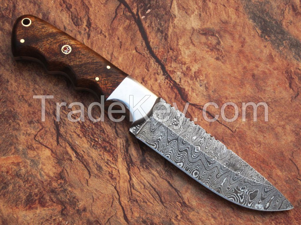 Custome made damascus steel skiner knife with leather sheath by R.T. Industry