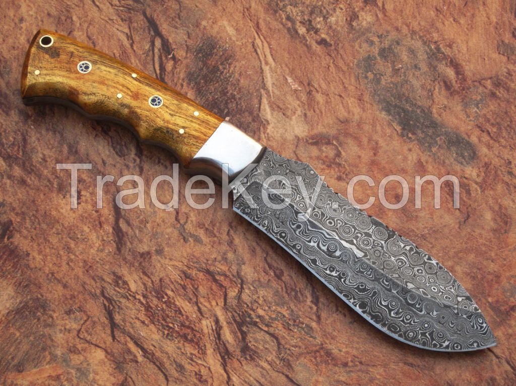 Custome made damascus steel skiner knife with leather sheath by R.T. Industry