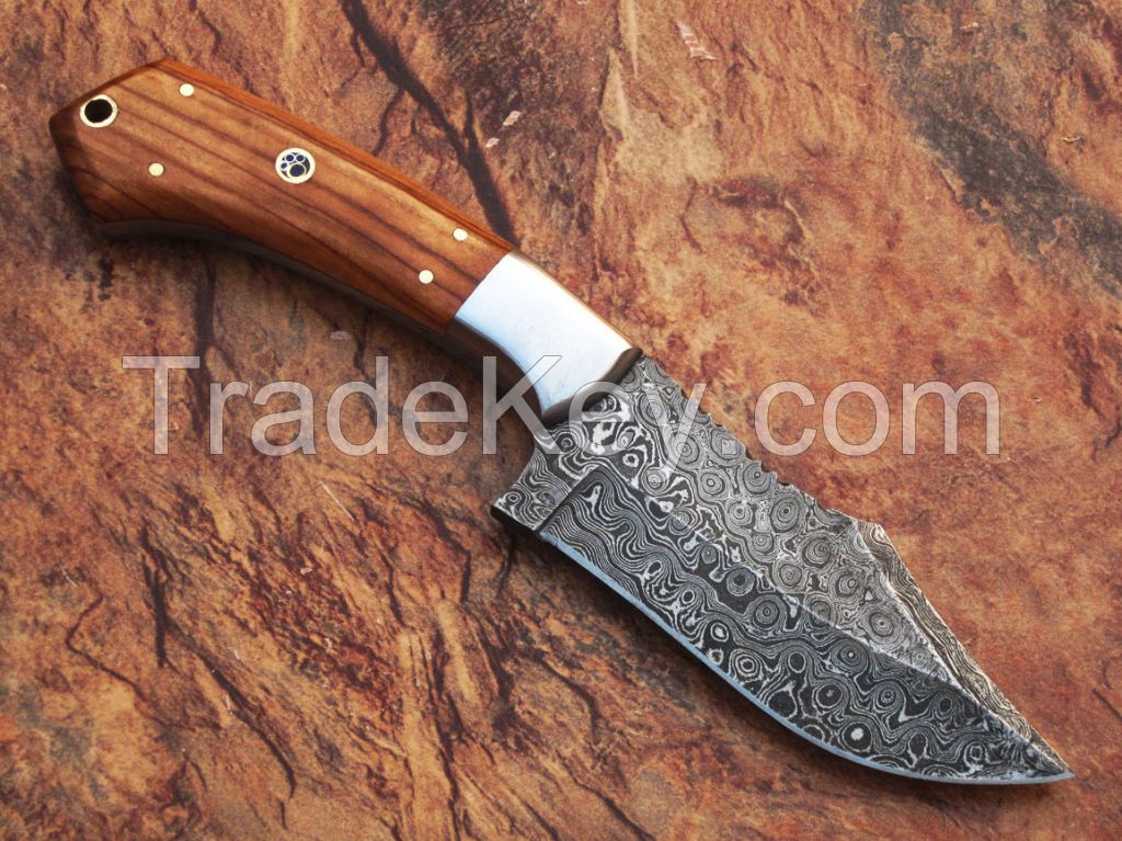Custome made damascus steel skiner knife with leather sheath by R.T. Industry