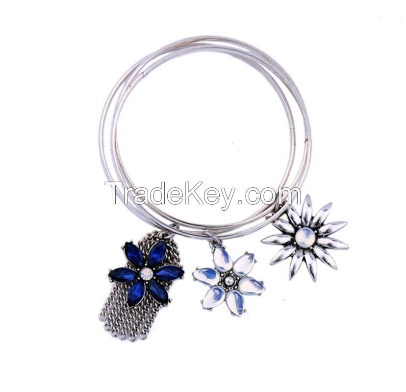 Charming Flower Tassel Bangle Bracelet
