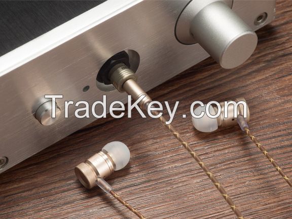 High Quality Metal Earphone Fashion Multi-color Style Earphone Earphone With Mic