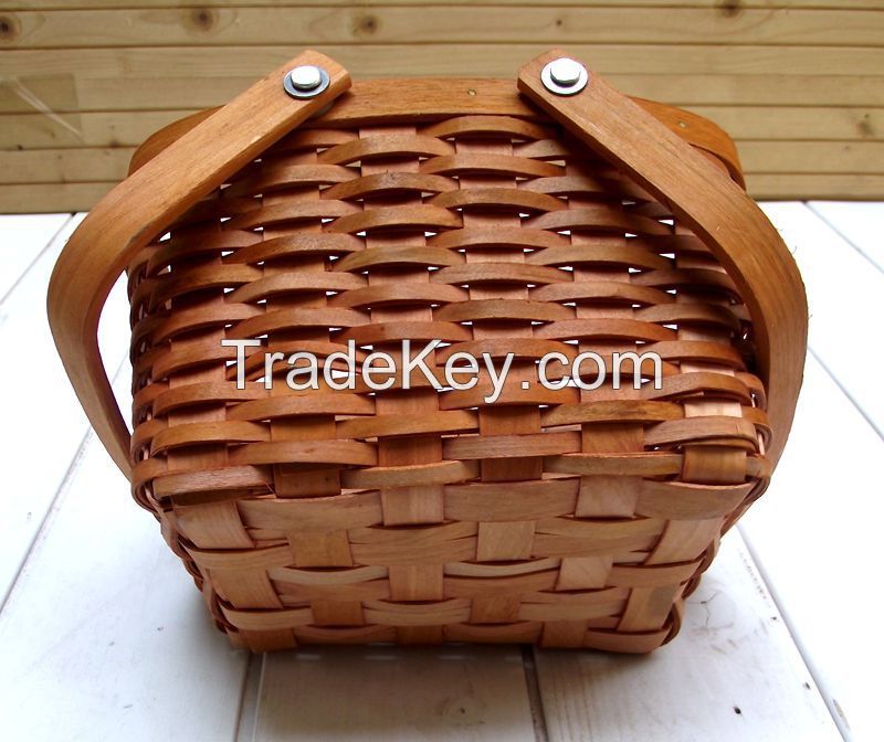 Shopping basket with double handles and cloth liner