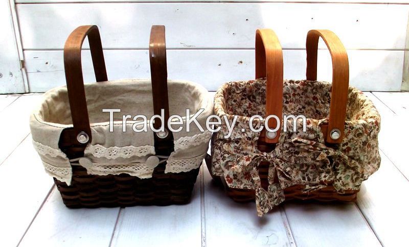 Shopping basket with double handles and cloth liner