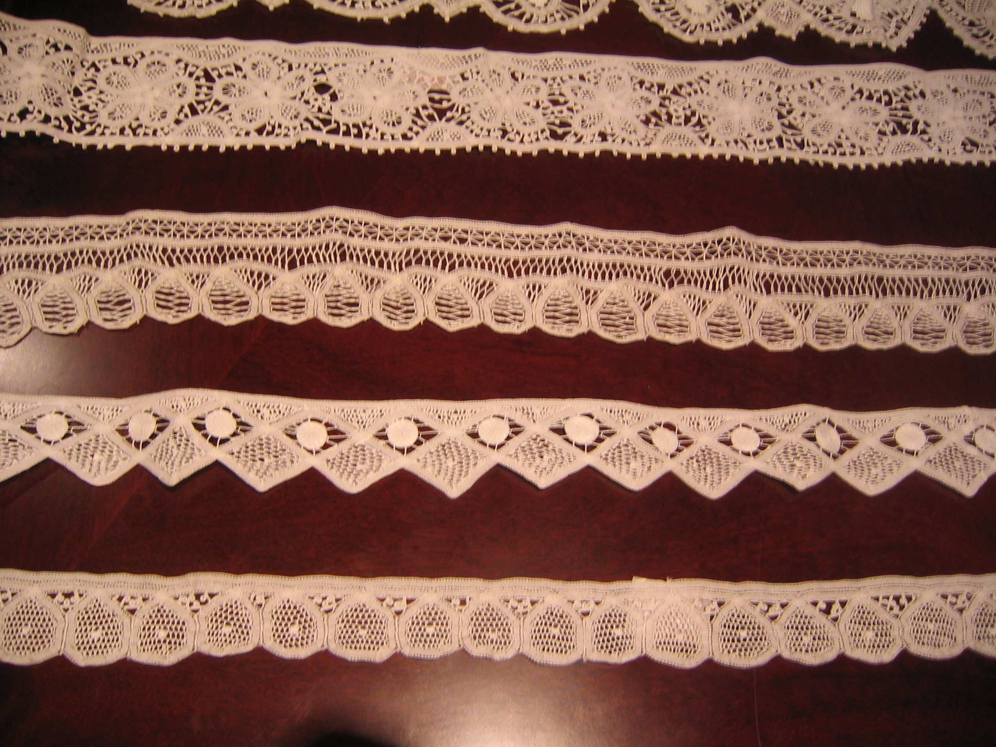 Lace Strip Cloth