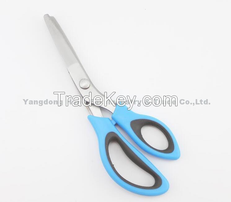 Comfortable rubber handle pinking scissors