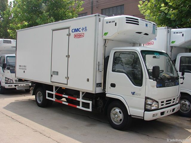 Refrigerated and insulated truck