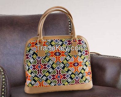 Handbag with Chinese traditional brocade decorations