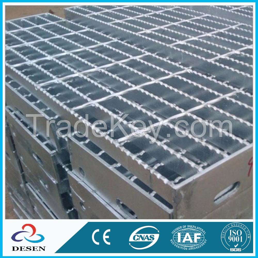 Serrated metal grate with aniskid fuction