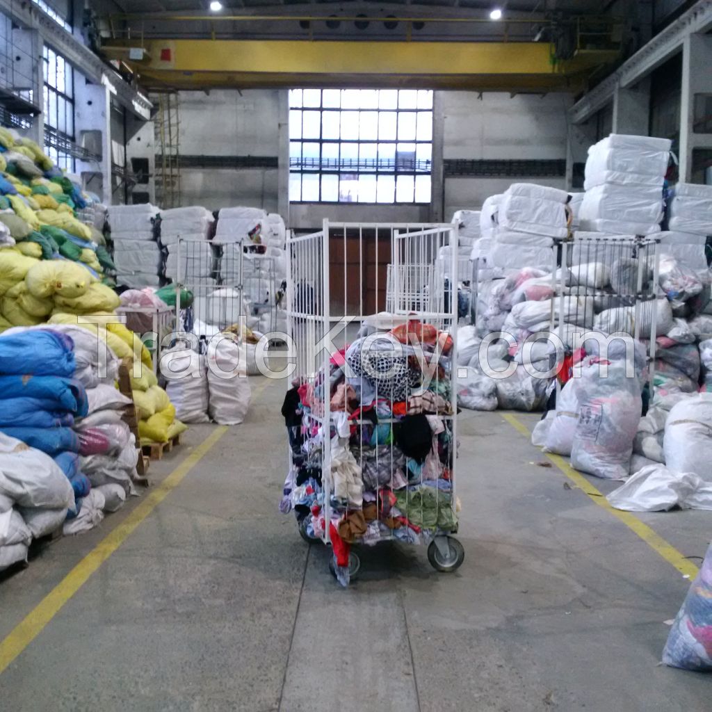 Second Hand Used Clothing Grade A 55 kg or 45 kg Bales By Garderobe Aid, UK