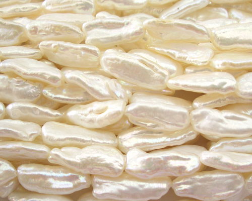 Length-drilled white biwa pearl