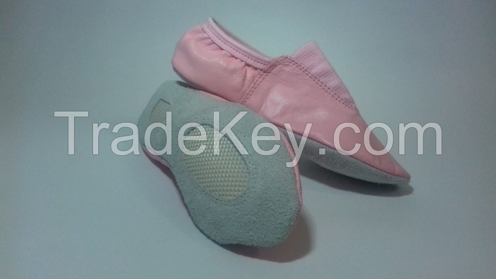 Gymnastic shoes