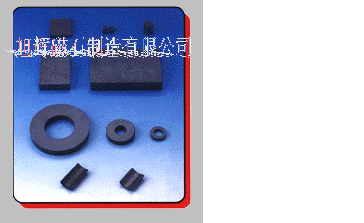 Anisotropic wet type ferrite magnet