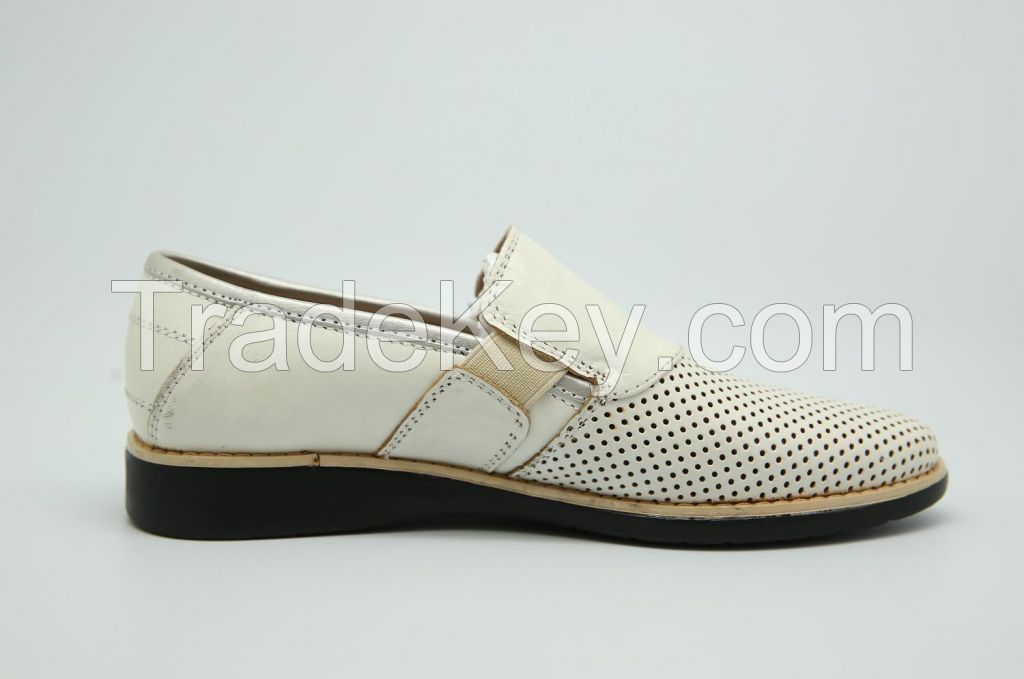 Summer moccasin model 5L273