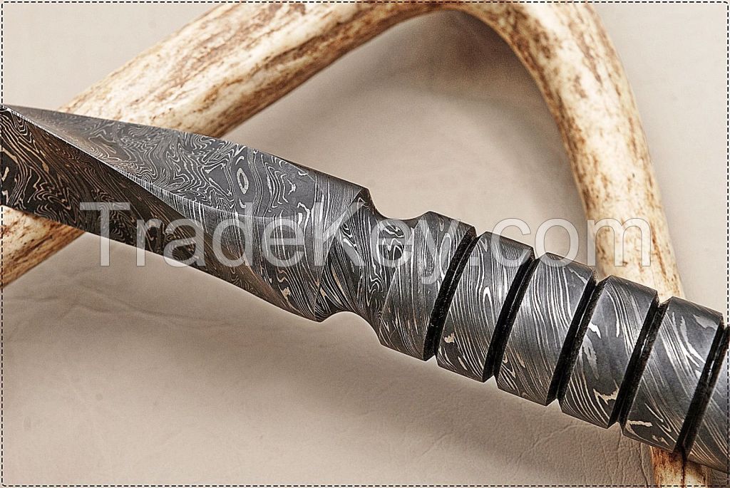 handmade damscus hunting tracker knife