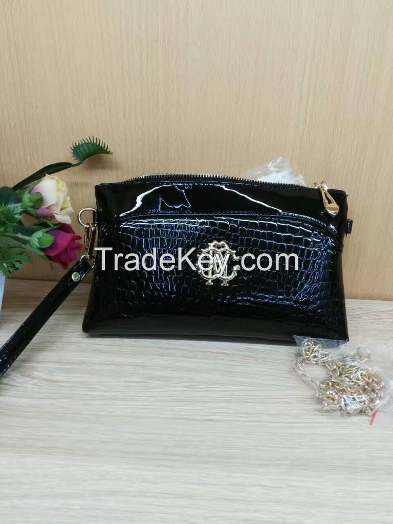 China Wholesale Black Fox Button Clutch Bag