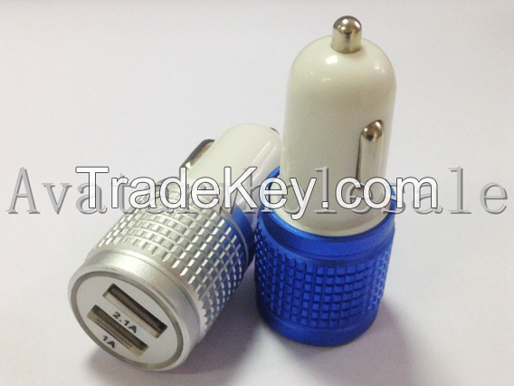 Knurled aluminum alloy car charger