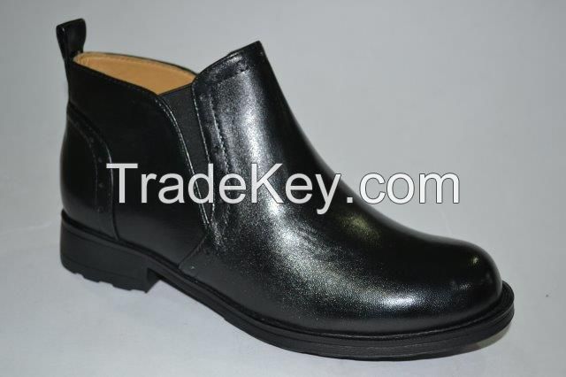 Ladies Leather Footwear