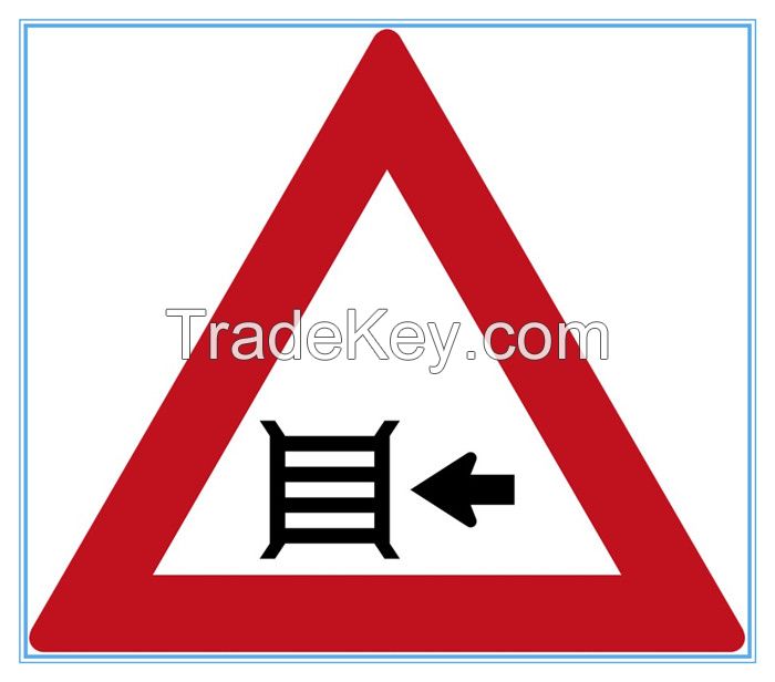 Botswana road traffic gate (on left) sign, Botswana road traffic gate (on left) signal