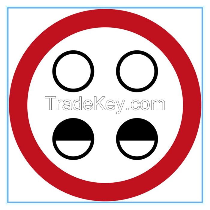 Colombia road traffic high-beam headlight required sign, Colombia road traffic high-beam headlight required signal