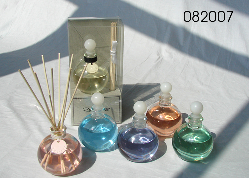 Reed Diffuser with fragrance vanilla, lemon, rose, orchid