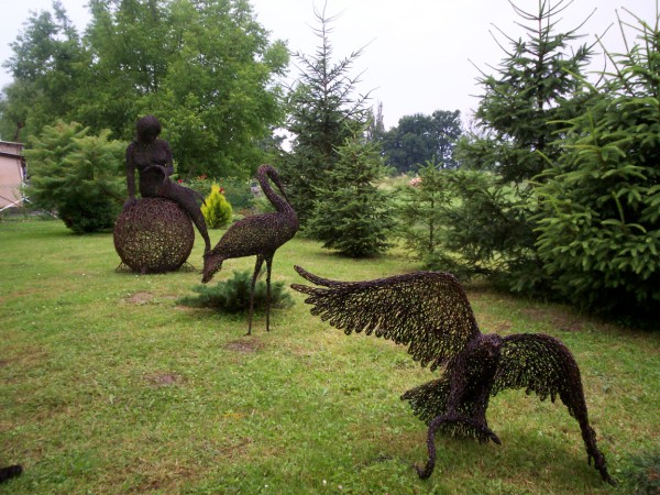 Wire Eagle garden decoration