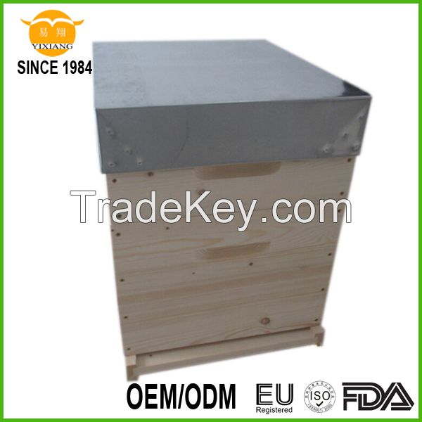 Langstroth wood bee hive/