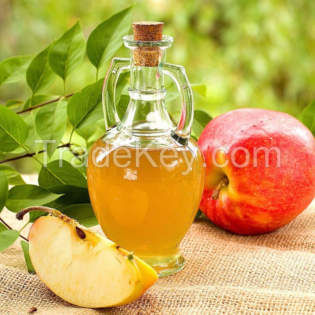 Raw, organic and unfiltered apple cider vinegar