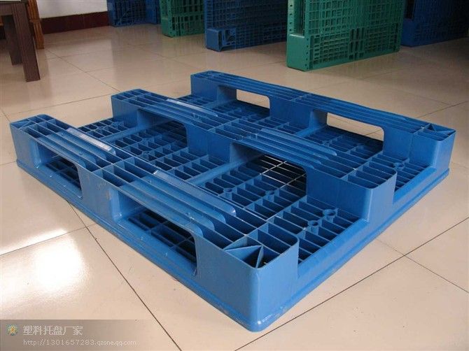 Three Runners Recycled HDPE Plastic Pallet