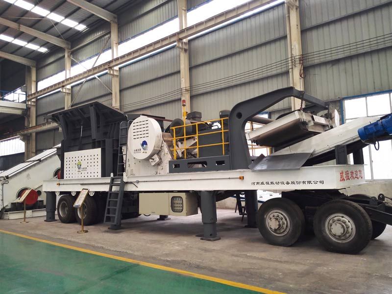 Tire type mobile crushing plant, stone crushing machine