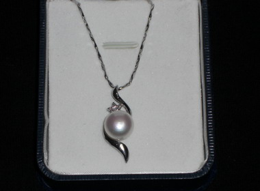 Pearl pendant