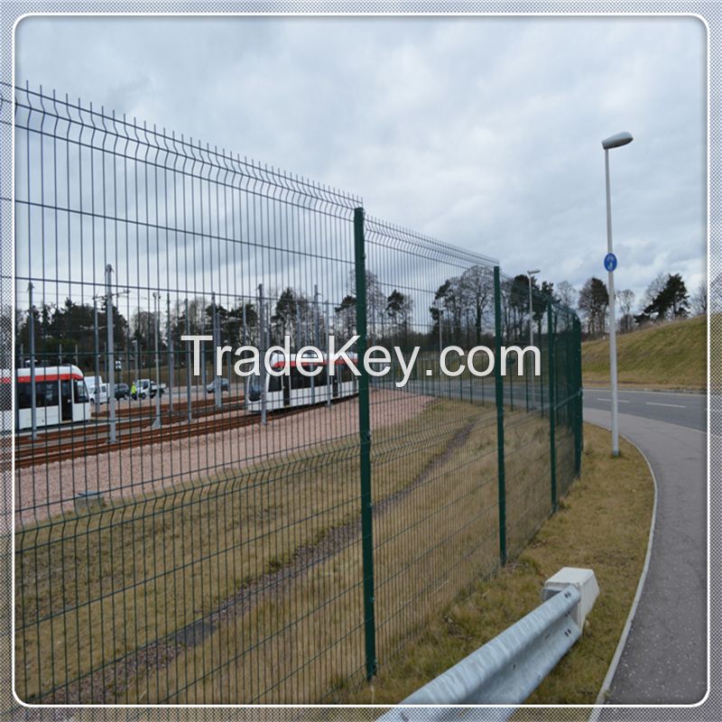 China powder coated or galvanized welded wire mesh fence with factory price