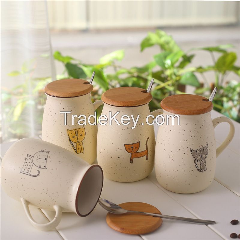 Creative Ceramic Mug With the Spoon and Wood Cover