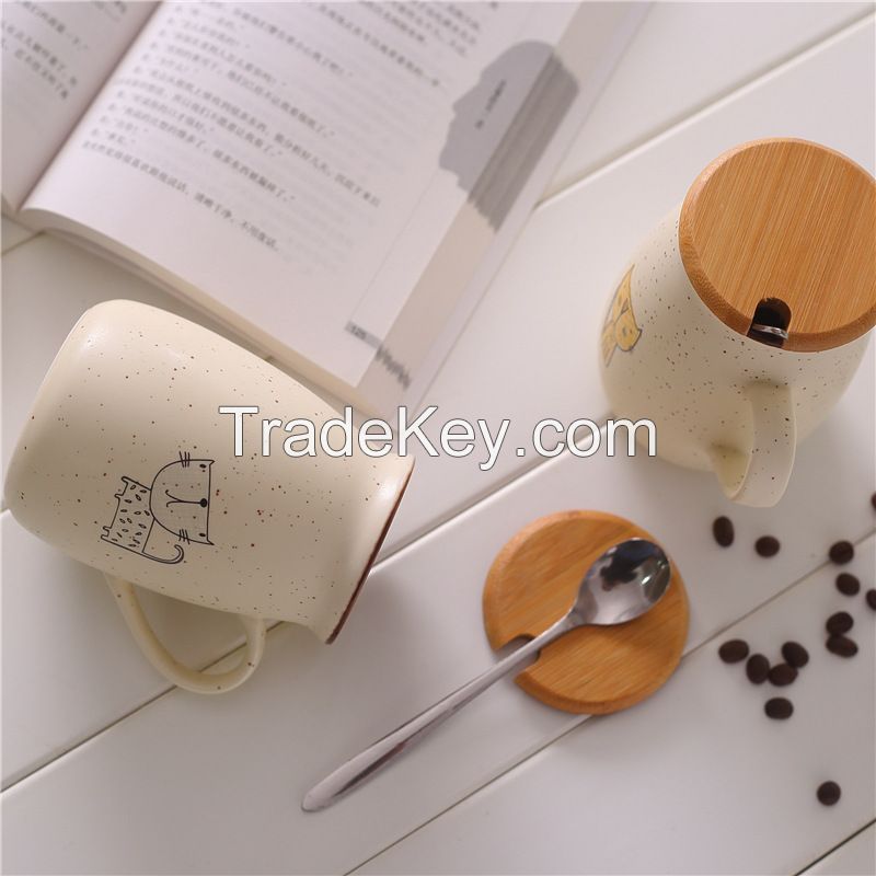 Creative Ceramic Mug With the Spoon and Wood Cover