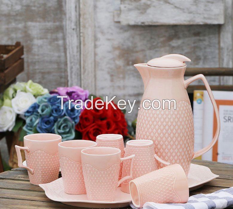 Ceramic Water Kettles With The Handle And Saucer