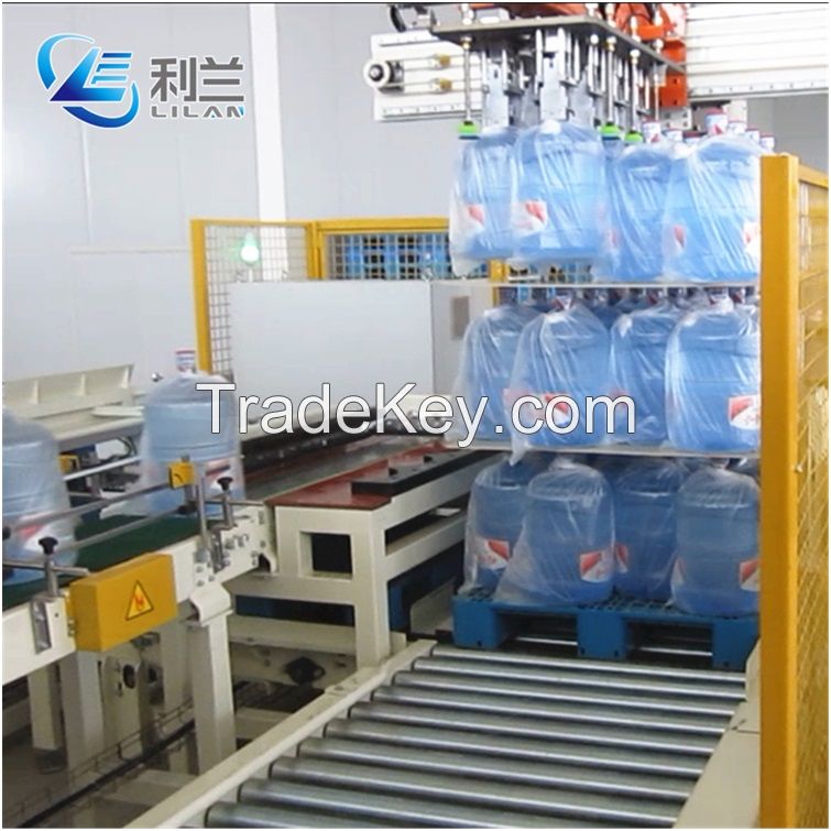 Robot palletizer for cartons and water beverage production lines